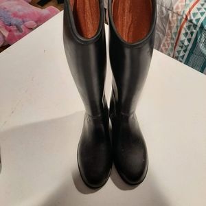 Girls riding boots